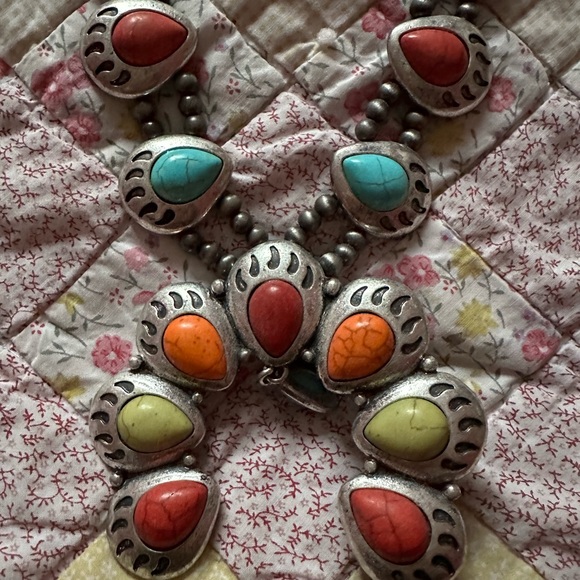 Western Multi Color Squash Bottom Necklace - Picture 2 of 5